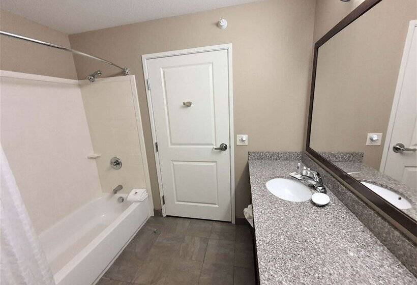 Otel Amerivu Inn And Suites  Chisago City