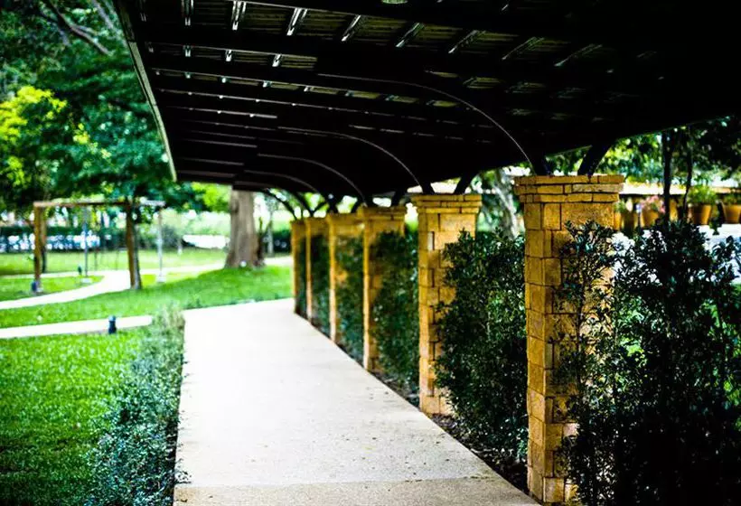 בית מלון כפרי Balios Resort Khaoyai