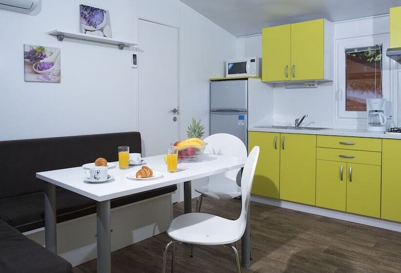 فندق Mobile Homes Camp Perna   Adriatic Kampovi