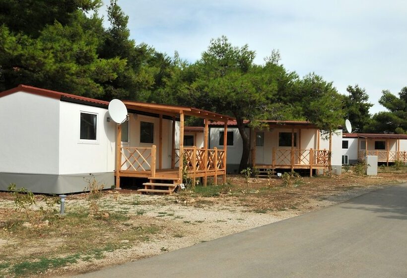 فندق Mobile Homes Camp Perna   Adriatic Kampovi