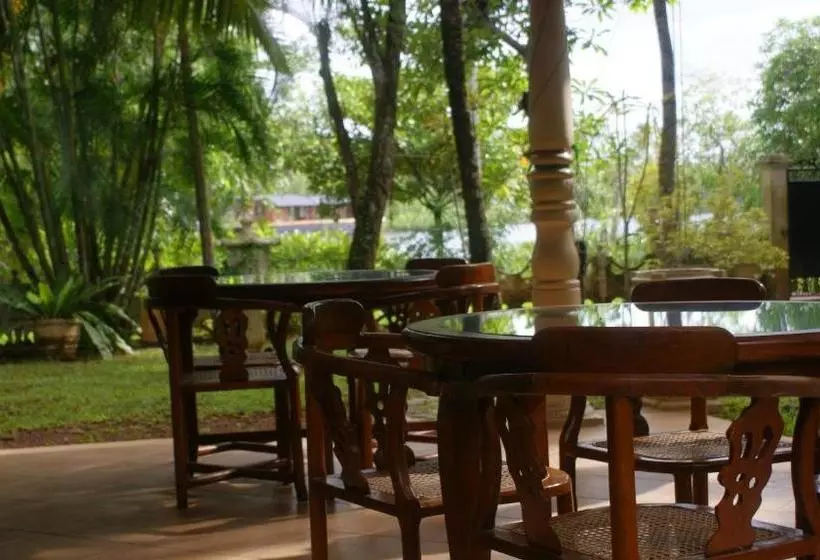 فندق Dedduwa Boat House