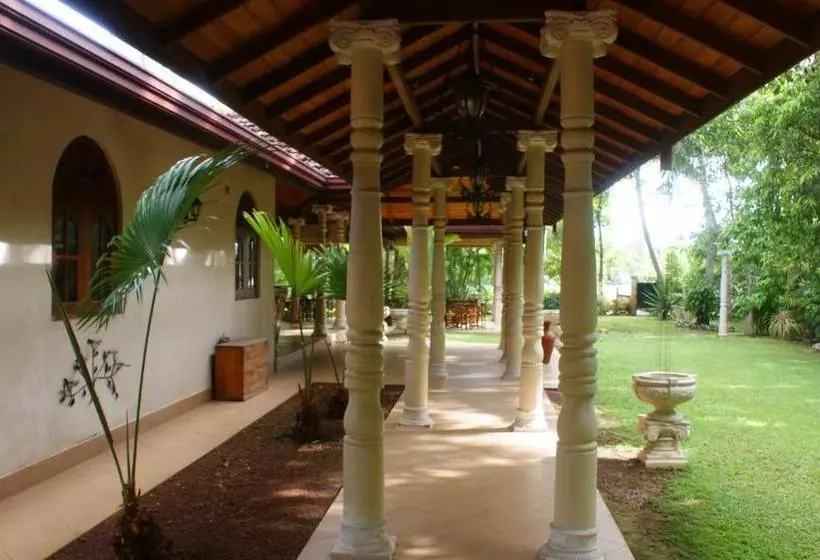 فندق Dedduwa Boat House