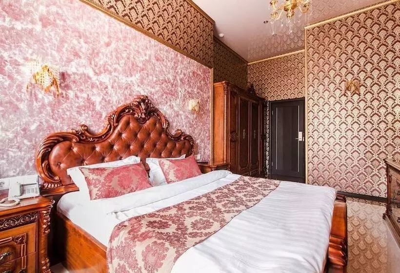 Отель Golden House