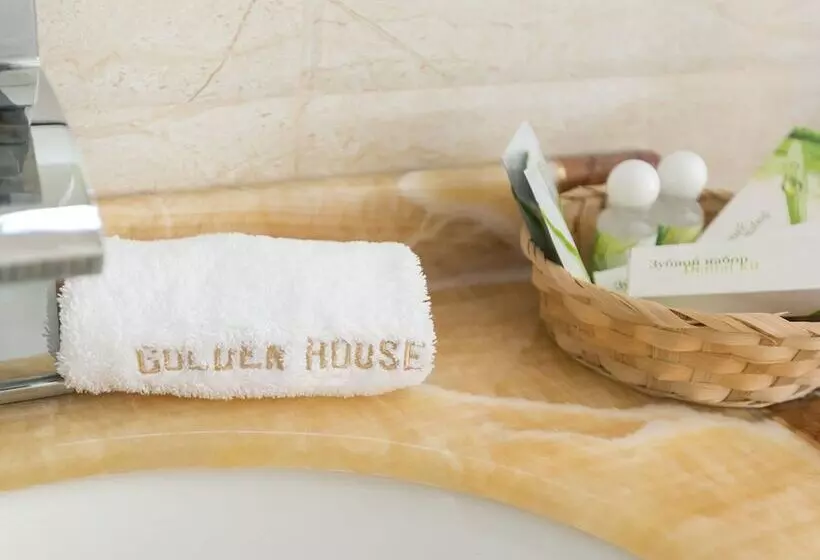 Отель Golden House