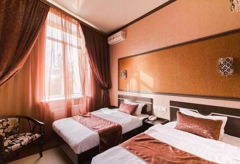 Отель Golden House