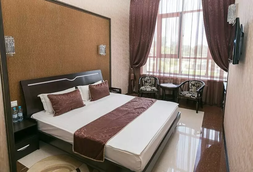 Отель Golden House