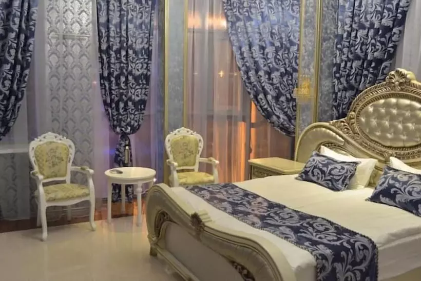 Отель Golden House