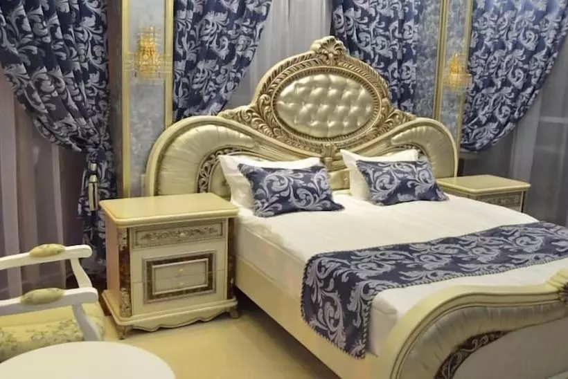 Отель Golden House