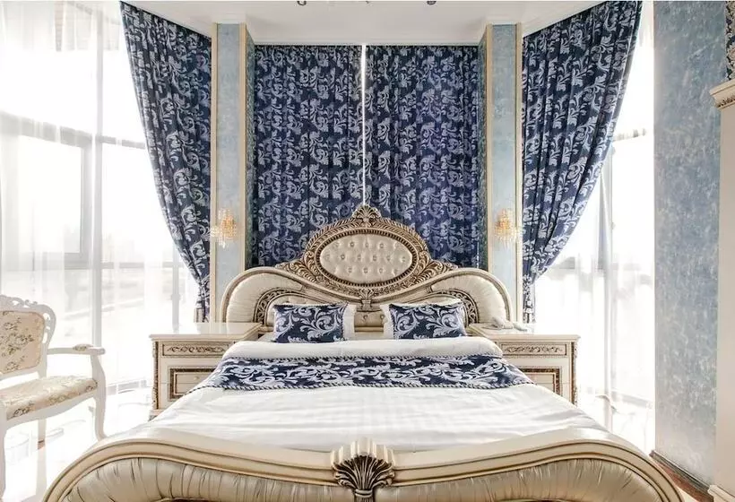 Отель Golden House