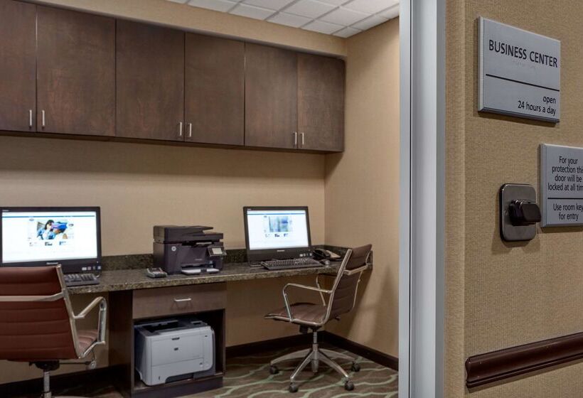 هتل Hampton Inn & Suites Parkersburg Downtown