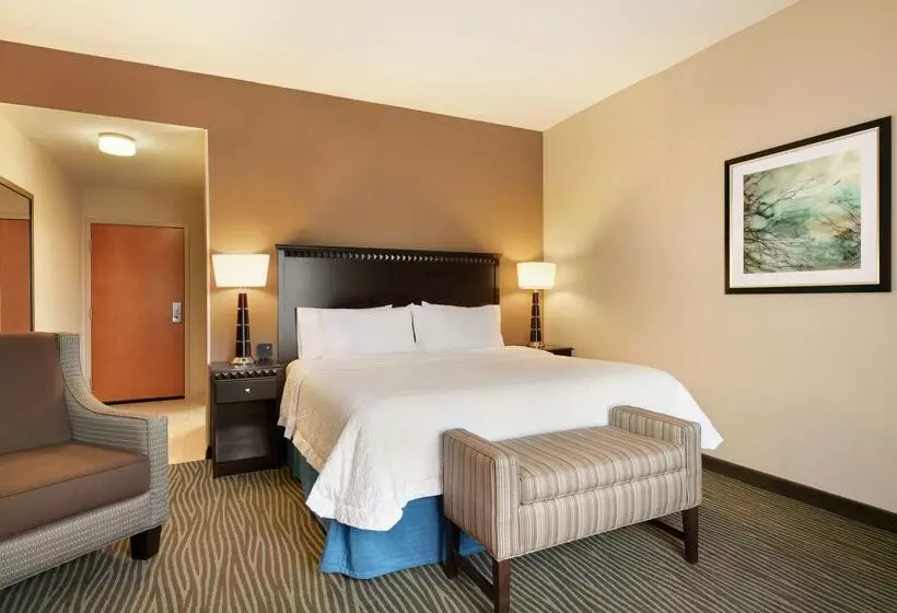 Отель Hampton Inn & Suites Parkersburg Downtown