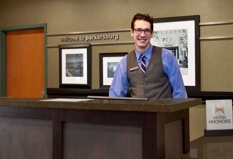 هتل Hampton Inn & Suites Parkersburg Downtown