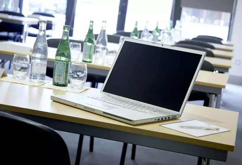 Отель Kyriad Angers Ouest Beaucouzé