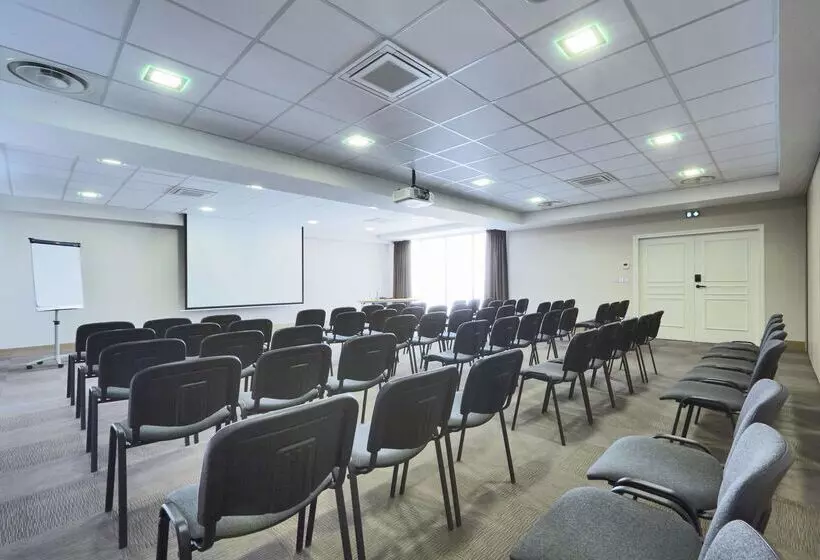 Отель Kyriad Angers Ouest Beaucouzé