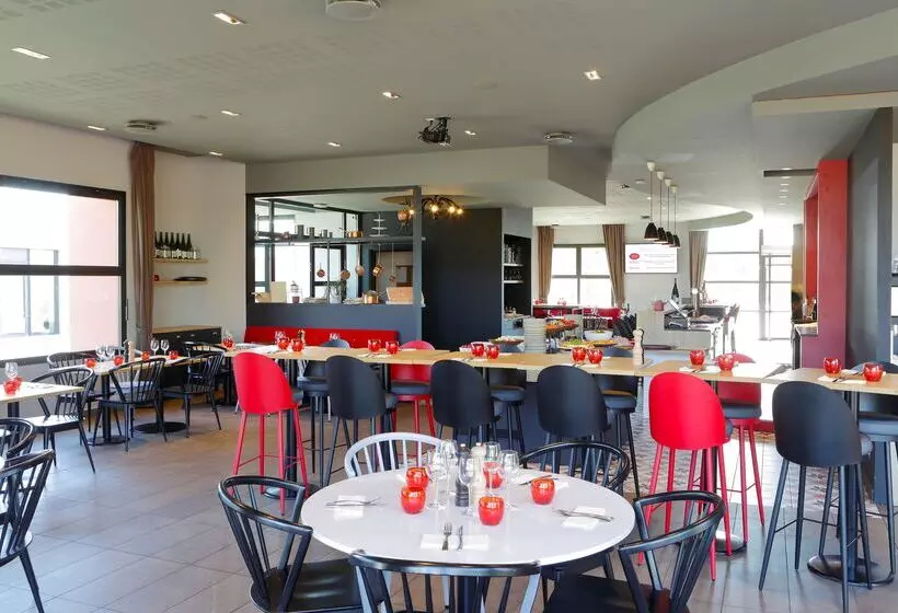 Отель Kyriad Angers Ouest Beaucouzé