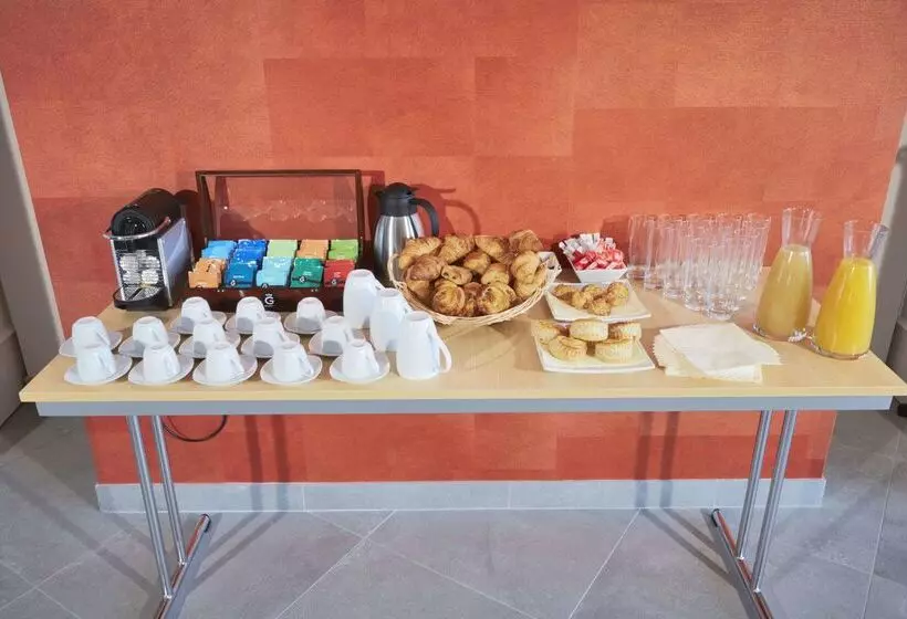 Отель Kyriad Angers Ouest Beaucouzé