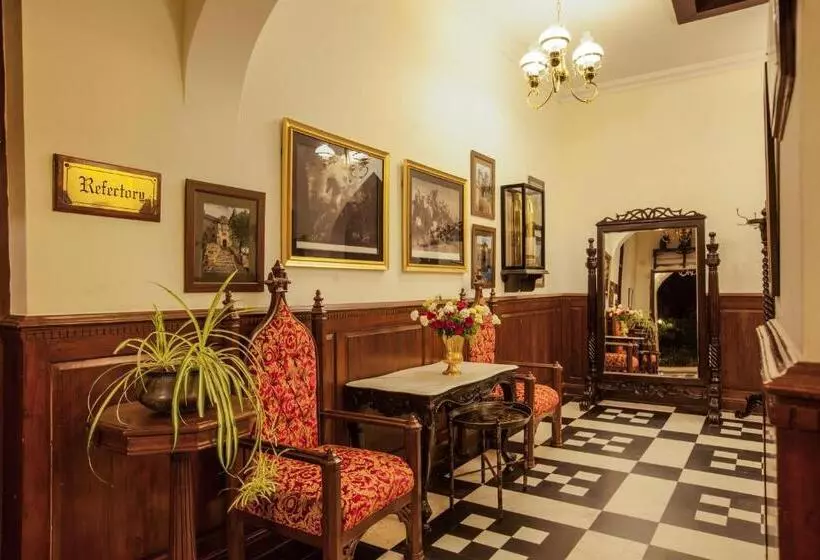 Отель The Himalayan