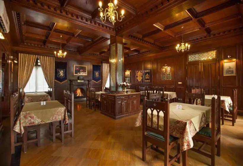 Отель The Himalayan