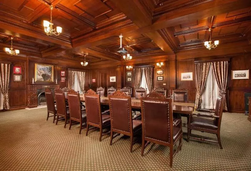 Отель The Himalayan