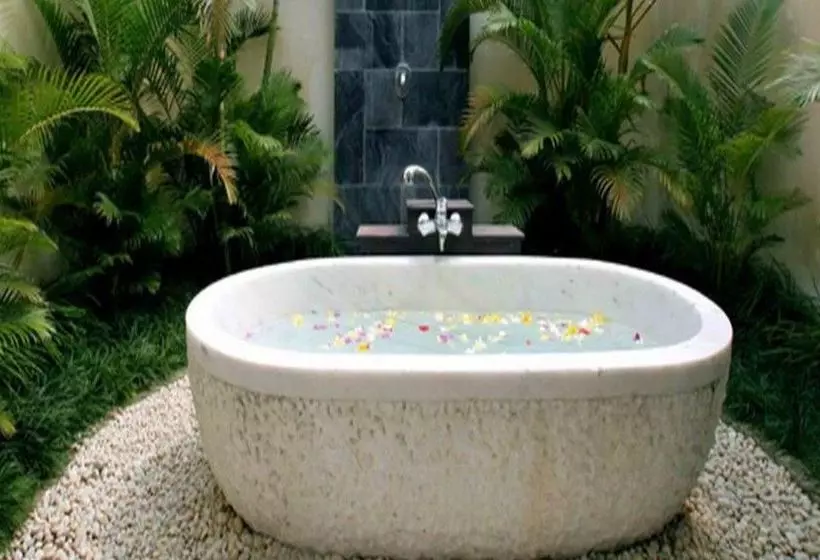 هتل Villa Hoa Su   Frangipani Village Resort