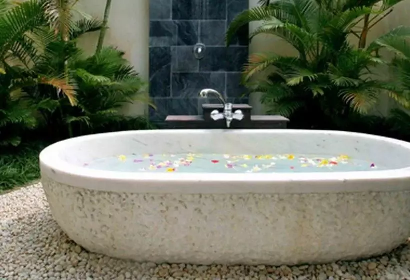 هتل Villa Hoa Su   Frangipani Village Resort