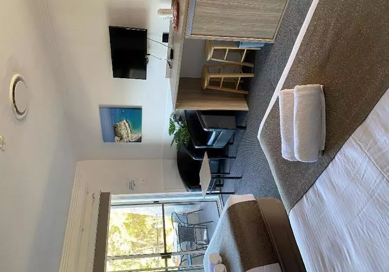 Huskisson Beach Motel