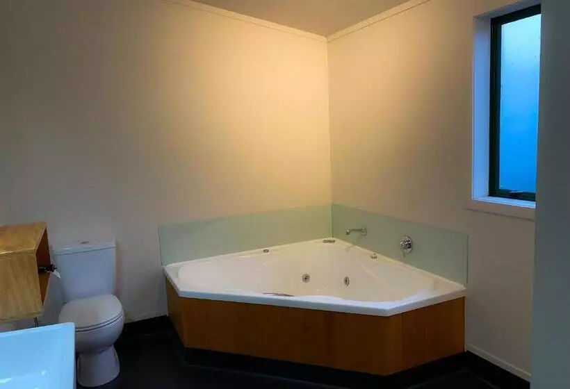 מוטל Waitomo Lodge