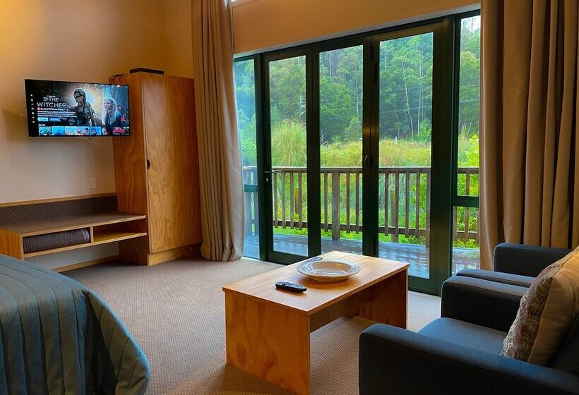 מוטל Waitomo Lodge