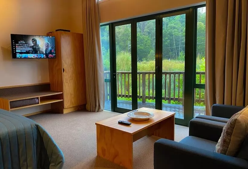 מוטל Waitomo Lodge