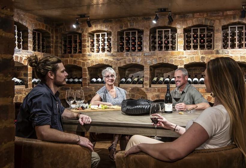 Отель Ingwe Lodge