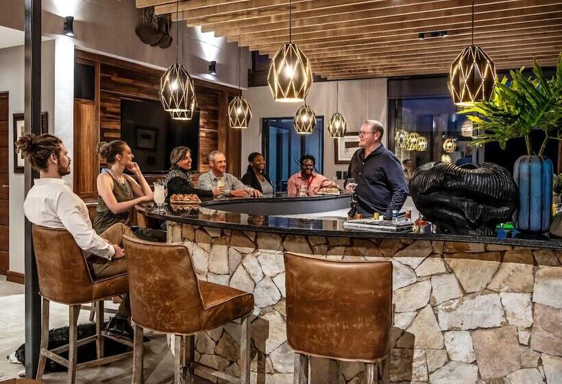 Отель Ingwe Lodge