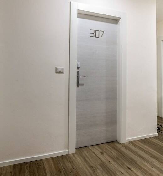 De La Ville Depandance Di Hotel Augustus