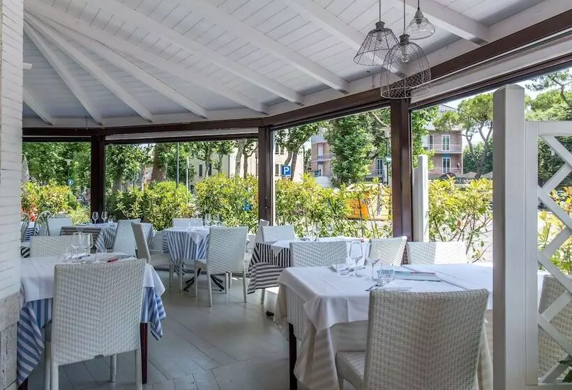 De La Ville Depandance Di Hotel Augustus