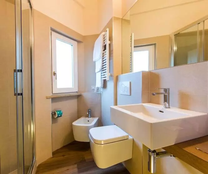 De La Ville Depandance Di Hotel Augustus