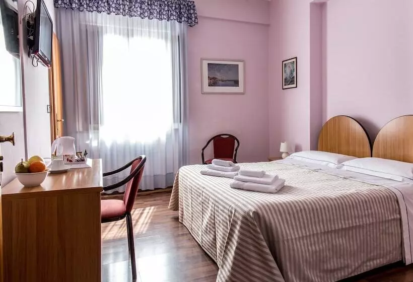 De La Ville Depandance Di Hotel Augustus