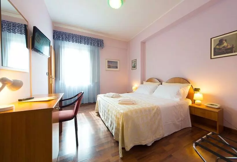 De La Ville Depandance Di Hotel Augustus