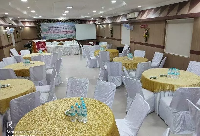 فندق Delta International