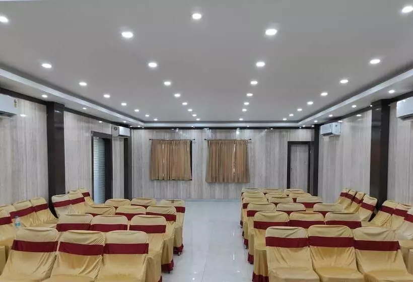 فندق Delta International