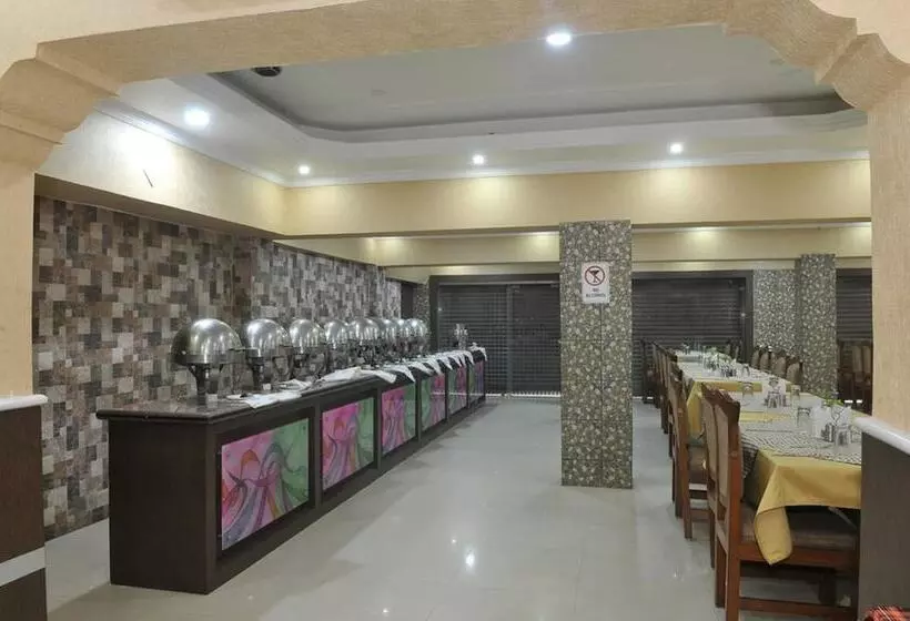 فندق Delta International