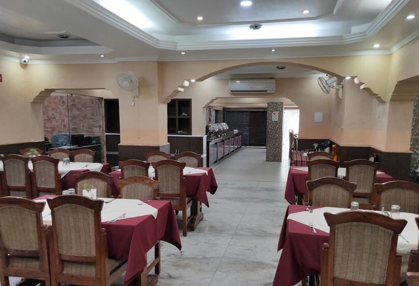 בית מלון כפרי Delta International