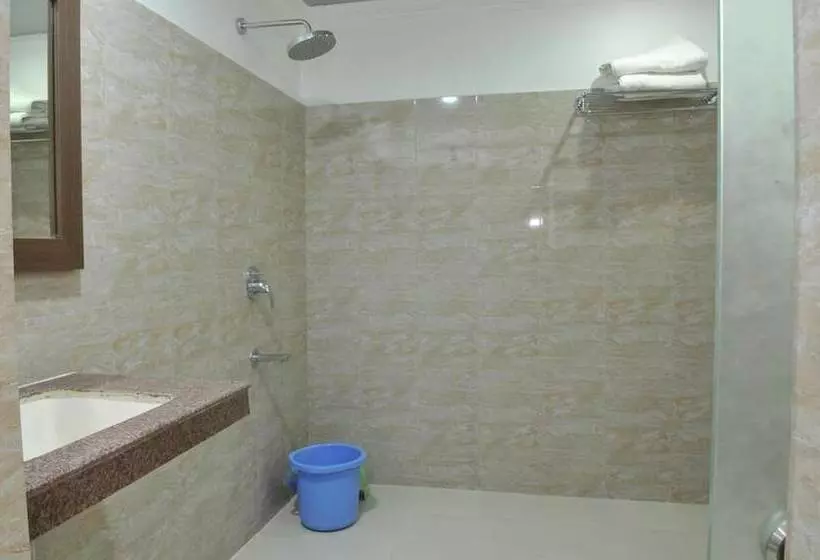 فندق Delta International