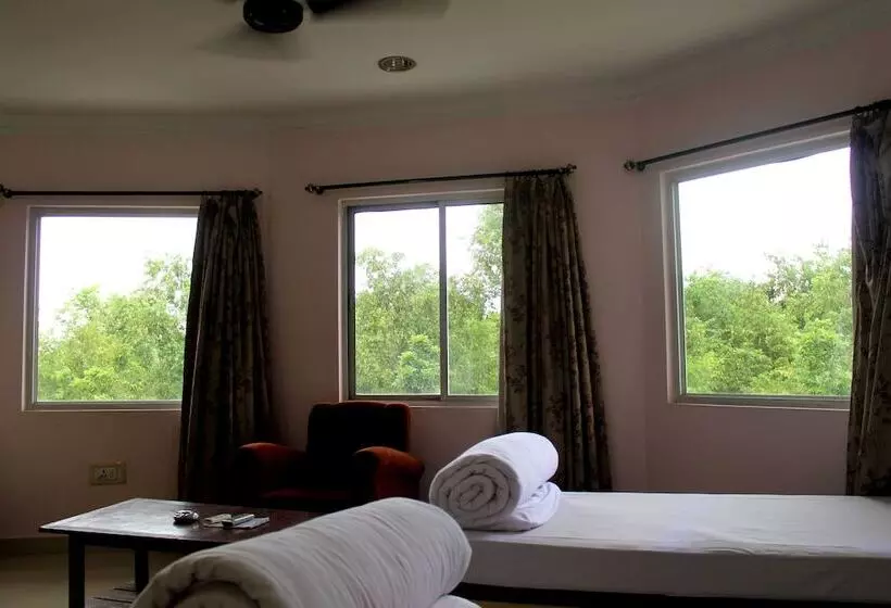 فندق Delta International