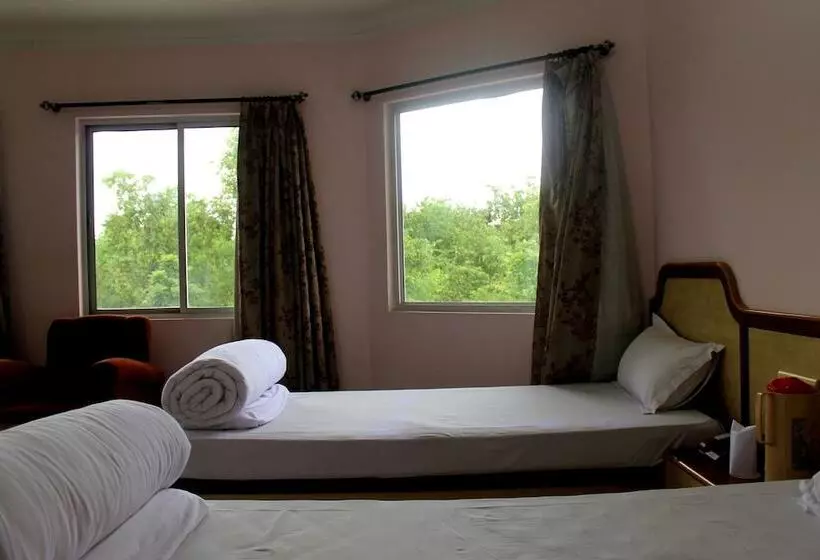 فندق Delta International