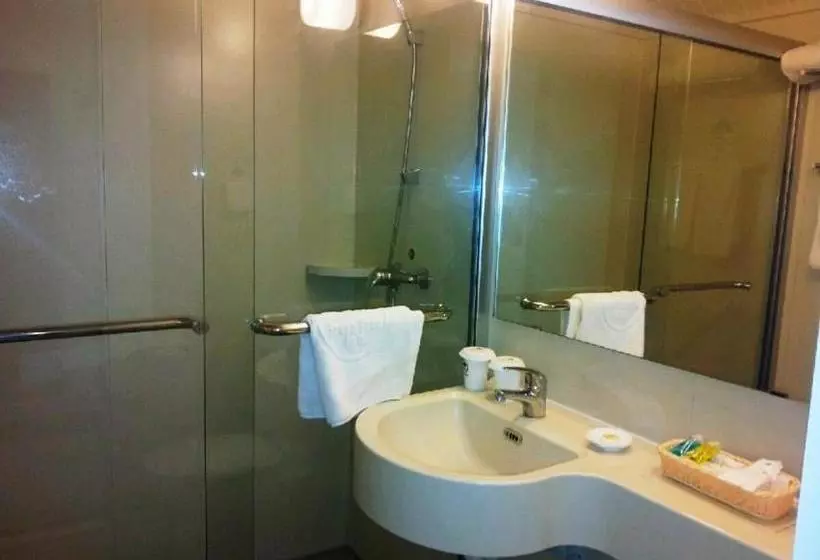 酒店 Greentree Inn Qingdao Railway Station East Square Pichaiyuan Express