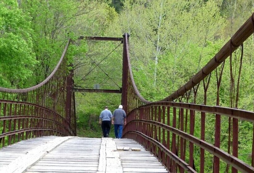 فندق Lake Breeze Resort