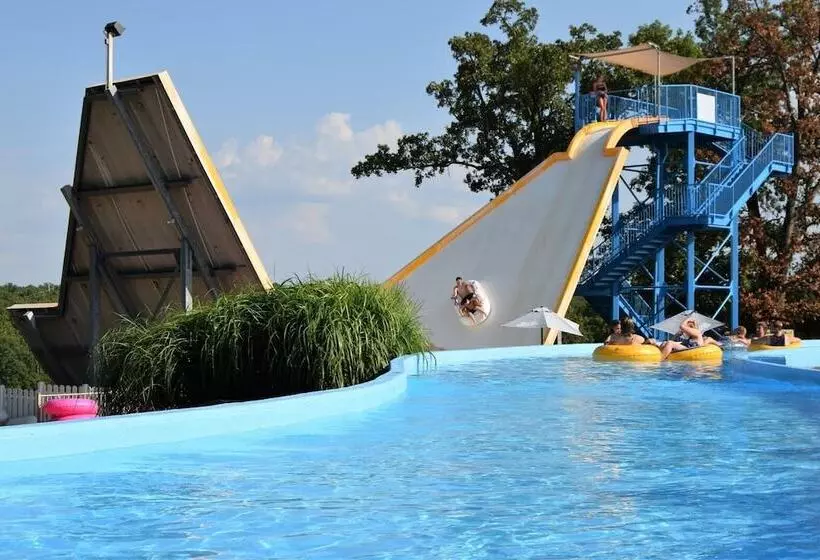 호텔 Lake Breeze Resort