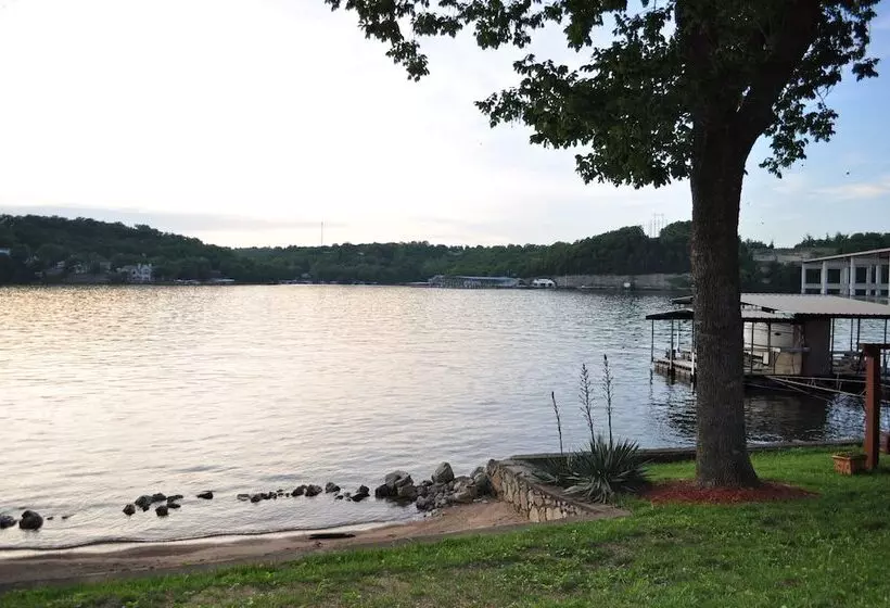 호텔 Lake Breeze Resort