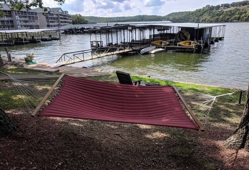 فندق Lake Breeze Resort