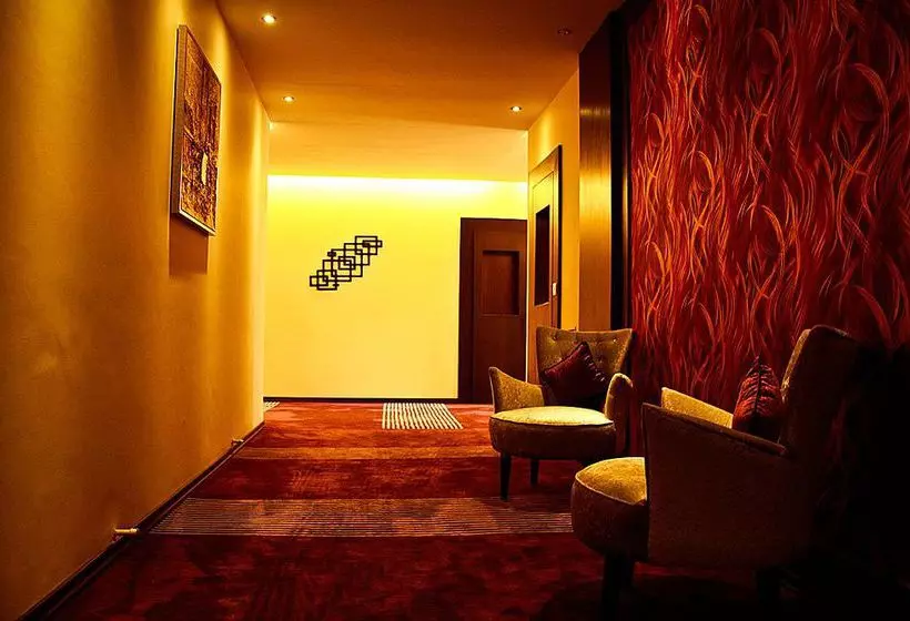 Hotel Pine Spring Wazir Bagh