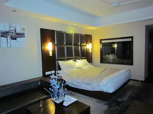 Hotel Pine Spring Wazir Bagh